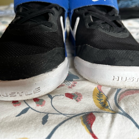Nike Team Hustle youth sneakers - Picture 8 of 13